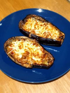 Una foto de Berenjenas con tomate y queso en Airfryer