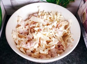 Une photo de Salade de chou au jambon style coleslaw