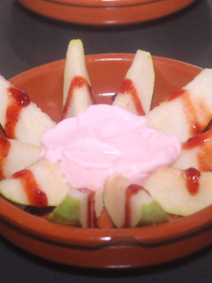 Una foto de Peras con yogurt de fresa