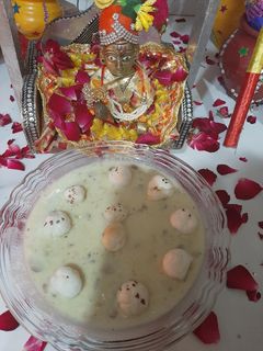 मखाने की खीर (Makhane ki kheer recipe in hindi) रेसिपी मुख्य फोटो