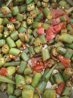 Foto de Quiabos com Tomate e Cebola