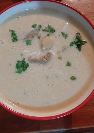 Una foto de Crema de pollo con champiñiones