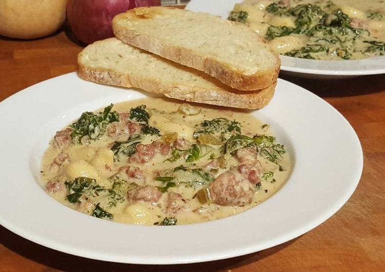 Creamy Tortellini Soup with Kale