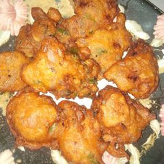 A picture of Moong daal pakora.