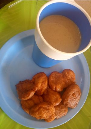 A picture of Kunun tsamiya da kosai.