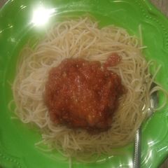 Spaghetti and stew with turkey A picture of Spaghetti and stew with turkey.