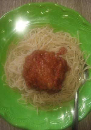 A picture of Spaghetti and stew with turkey.