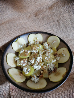 Una foto de Ensalada de patata y manzana