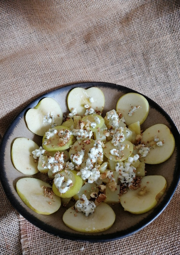Una foto de Ensalada de patata y manzana