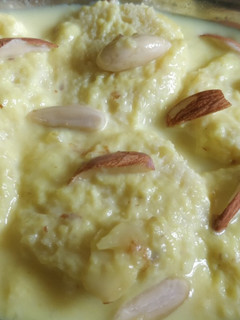பிரெட் ரசமலாய் (Bread Rasamalai Recipe in Tamil) செய்முறை முக்கிய புகைப்படம்