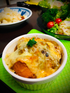 Una foto de Sopa gratinada de cebolla Japonés ONION GURATAN SOUP🇫🇷🇮🇹🇺🇾🇯🇵オニオングラタンスープ