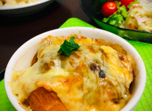 Una foto de Sopa gratinada de cebolla Japonés ONION GURATAN SOUP🇫🇷🇮🇹🇺🇾🇯🇵オニオングラタンスープ