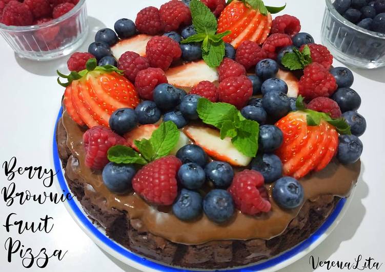 Berry Brownie Fruit Pizza