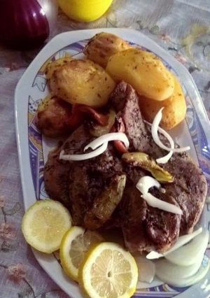 Φωτογραφία της συνταγής Σπάλα χοιρινή με πατάτες στο φούρνο