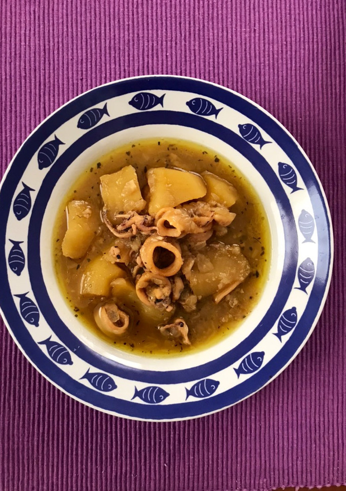 Una foto de Guisado de calamares para el viernes