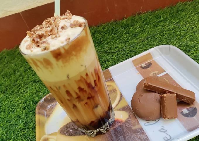 Cafe style Cold coffee Recipe by sudha dhanuka - Cookpad