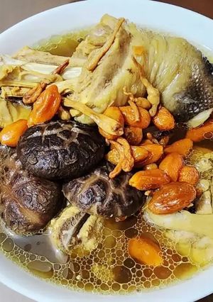 養生御品蟲草雞湯/養生御品・冬虫夏草鶏スープ 的食譜成品照片