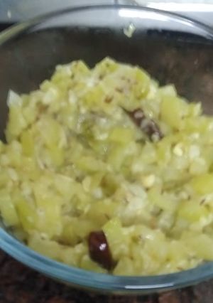 लौकी की सब्जी(lauki ki sabzi recipe in hinndi) रेसिपी मुख्य फोटो