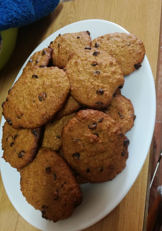 Una foto de Galletas de avena con naranja y chocolate