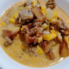 A picture of Sausage and sweet corn chowder.