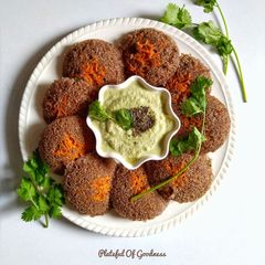A picture of Ragi rava idli.