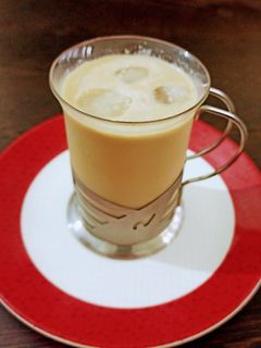 कोल्ड कॉफी (cold coffee recipe in Hindi) रेसिपी मुख्य फोटो