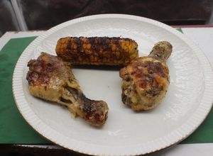 Foto principal de Jamoncitos de pollo con mazorcas de maíz al grill doble
