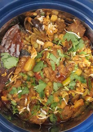 ઊંધીયું (Undhiyu Recipe In Gujarati) રેસીપી મુખ્ય ફોટો