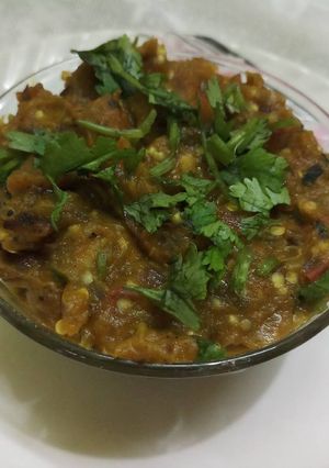 A picture of Baingan bharta (smoked eggplant with spices).