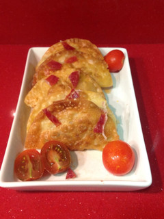 Una foto de Empanadas de carne y jamón ibérico