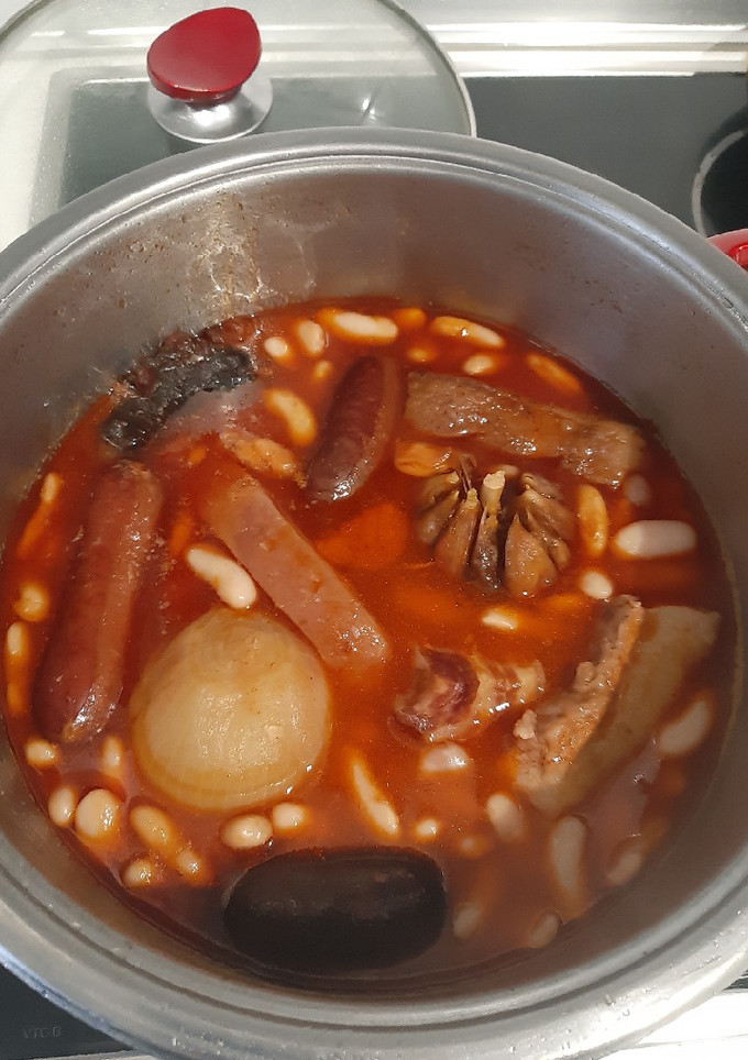 Una foto de Fabada Asturiana
