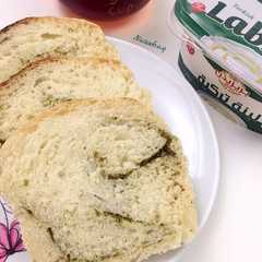 خبز هش محشي بالزعتر 🍞-レシピのメイン写真