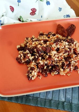 Foto di Insalata di cereali e fagioli rossi al pomodoro