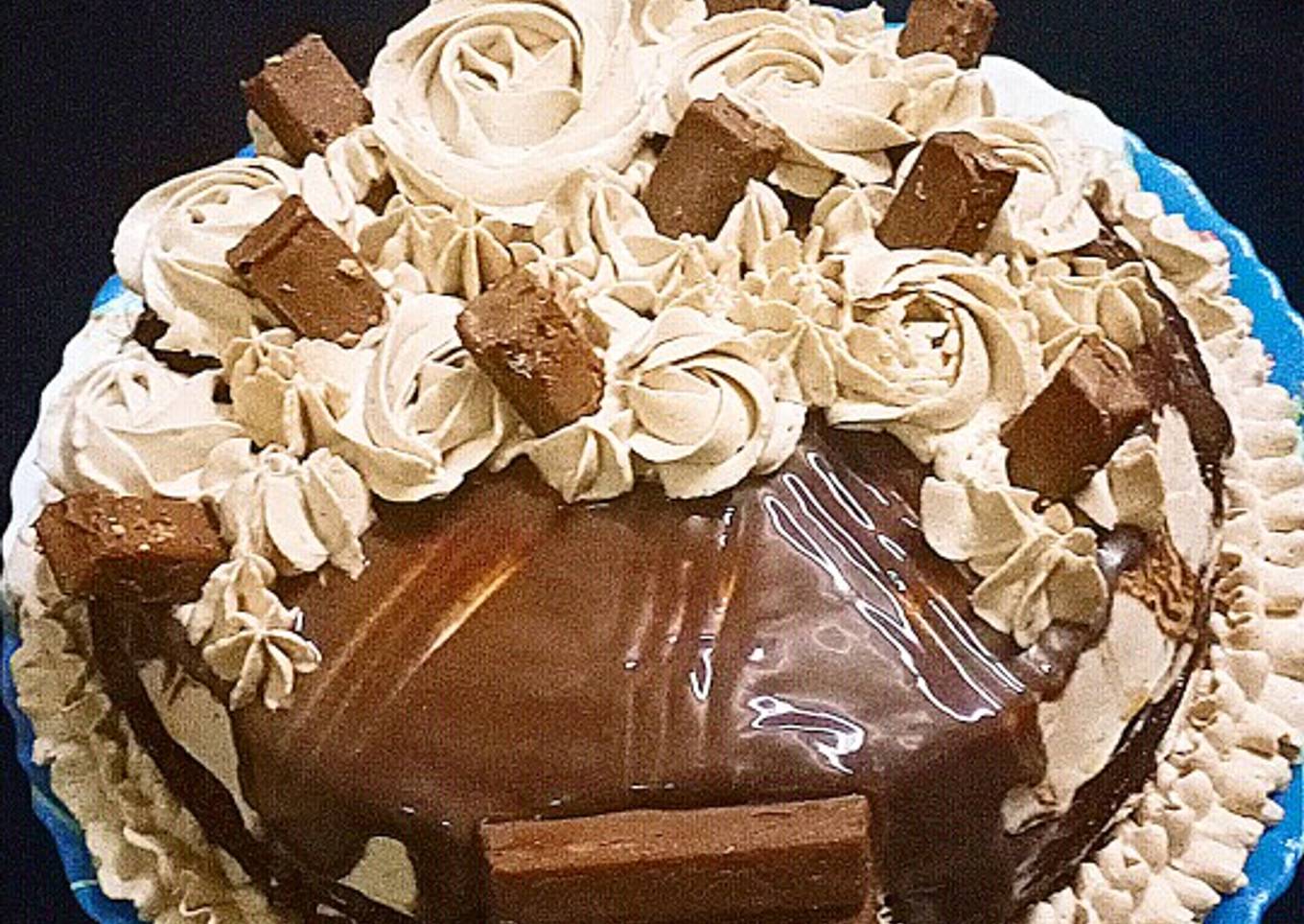 Kitkat Chocolate cake