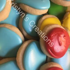 A picture of Royal Icing (for decorating cookies).