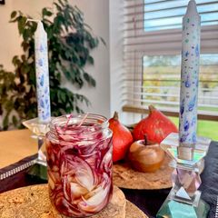 A picture of Quick Pickled Red Onions.