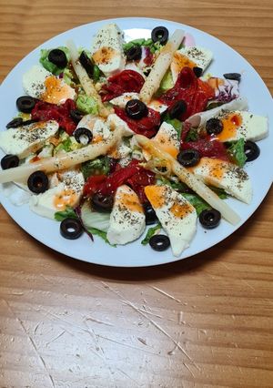 Una foto de 149. Ensalada de Mozzarella con Salsa Thai