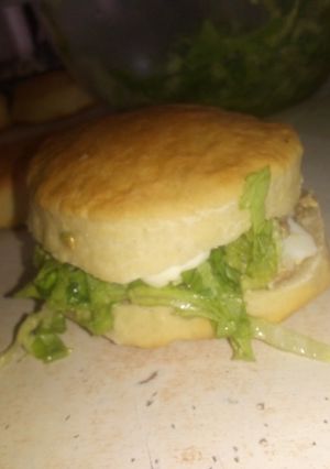 Una foto de Sándwich caseros de pollo y atún