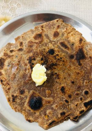 रागी का अचारी पराठा (Ragi ka achari paratha recipe in hindi) रेसिपी मुख्य फोटो