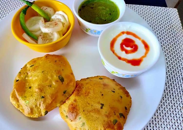 Easy Meal Ideas of Masala aaloo puri with dhaniya moongfali chutney
