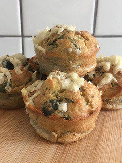 Una foto de Muffins salados de puerros y espinacas