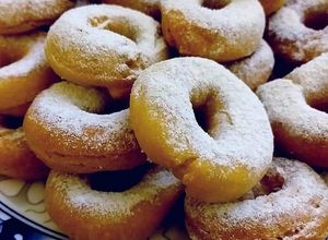 Una foto de Roscos de matalahúva con azúcar glasé de Canela y vainilla
