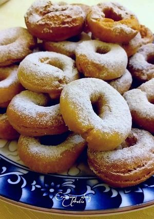 Una foto de Roscos de matalahúva con azúcar glasé de Canela y vainilla