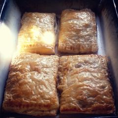 A picture of Chicken liver pie.