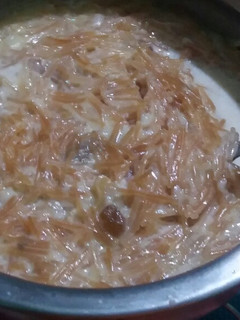 मीठी सेवइयां (Meethi Seviyan Recipe In Hindi) रेसिपी मुख्य फोटो