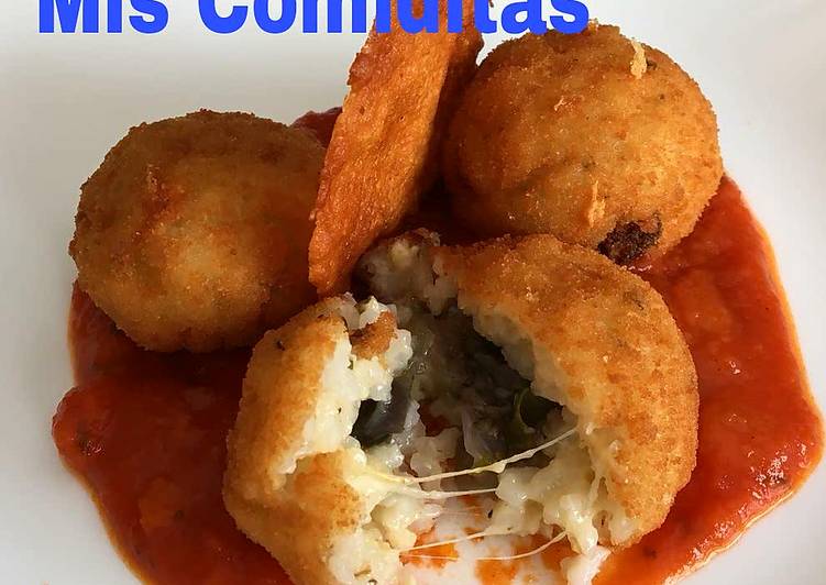 Arancini con berenjena, salsa napolitana y teja de queso parmesano+