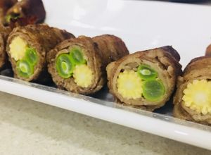 Hình của món Ba chỉ bò Mỹ cuộn rau củ cực xinh xắn dễ làm 😍.