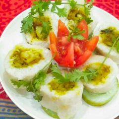 A picture of Chawal ka pitha chatpta.