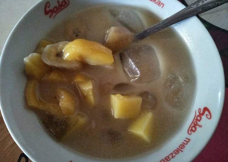 Kolak pisang, singkong, dan kolang kaling