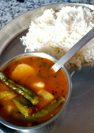 A picture of Sindhi kadhi with rice.